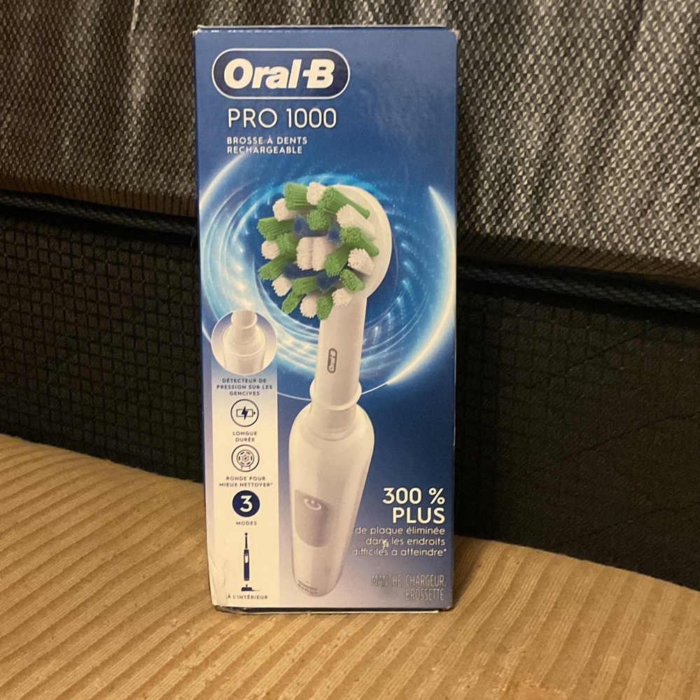 Oral-B PRO 1000 Electric Toothbrush - White